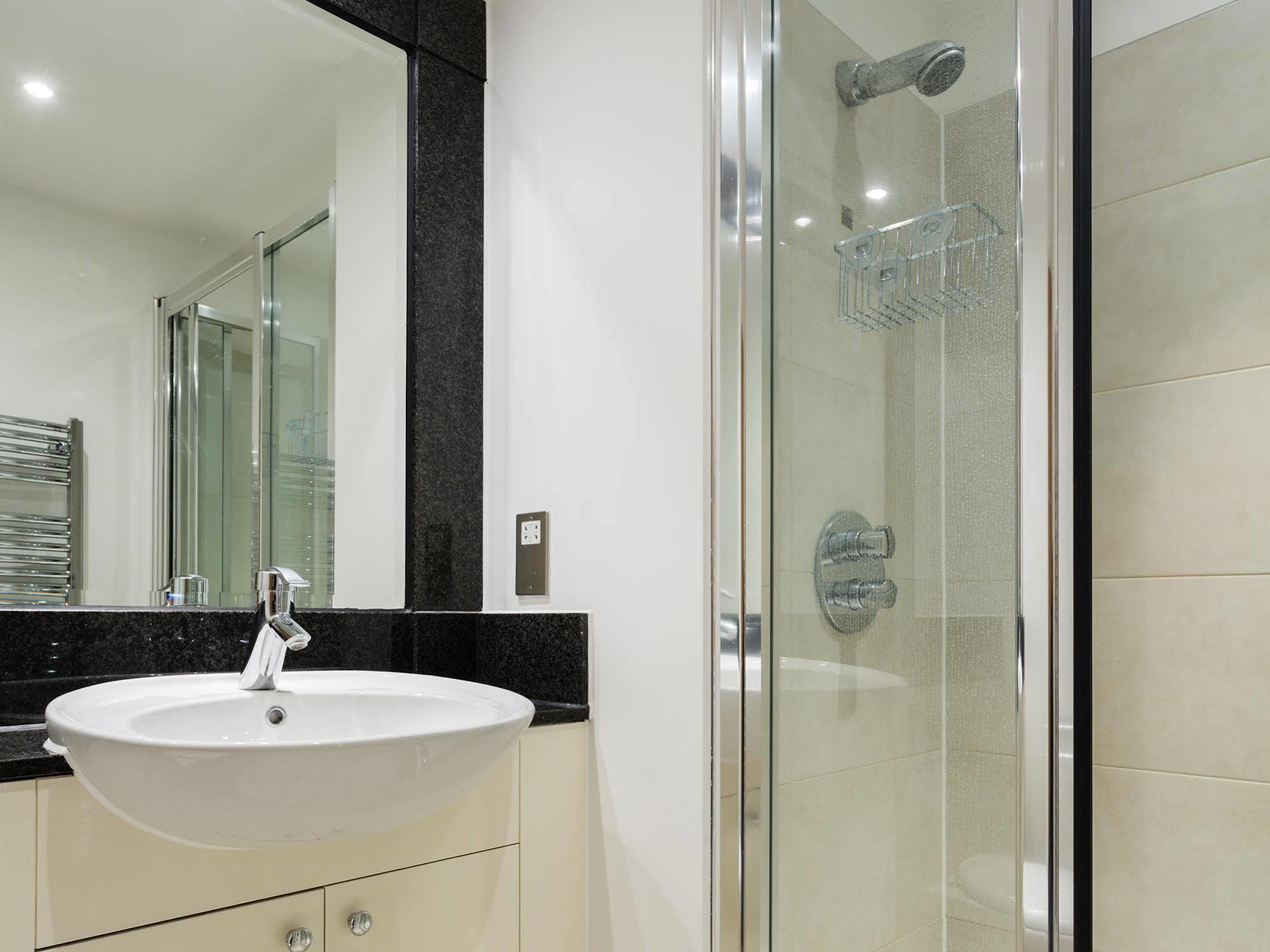 Veeve - Modernist Wharf Apartment London Exterior photo
